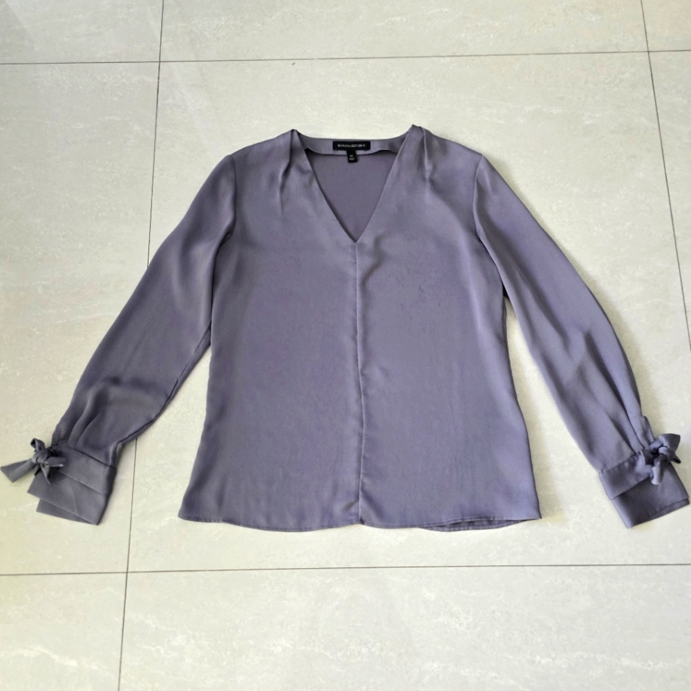Banana Republic V-Neck Puff-Sleeve Blouse with Tie Cuffs - Steel Gray - Size XS